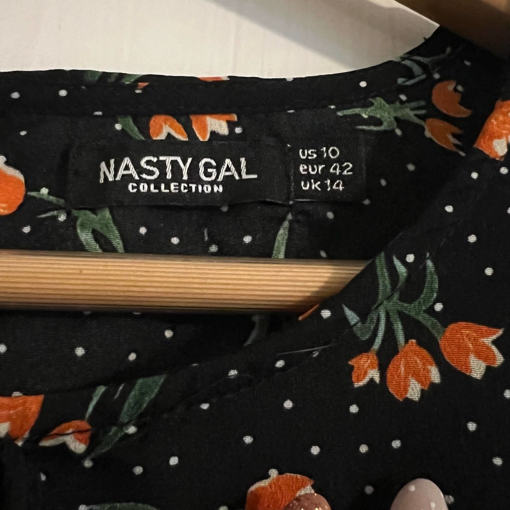 Nasty Gal Black floral crop top ruffled cuffs, 10 - Picture 4 of 4